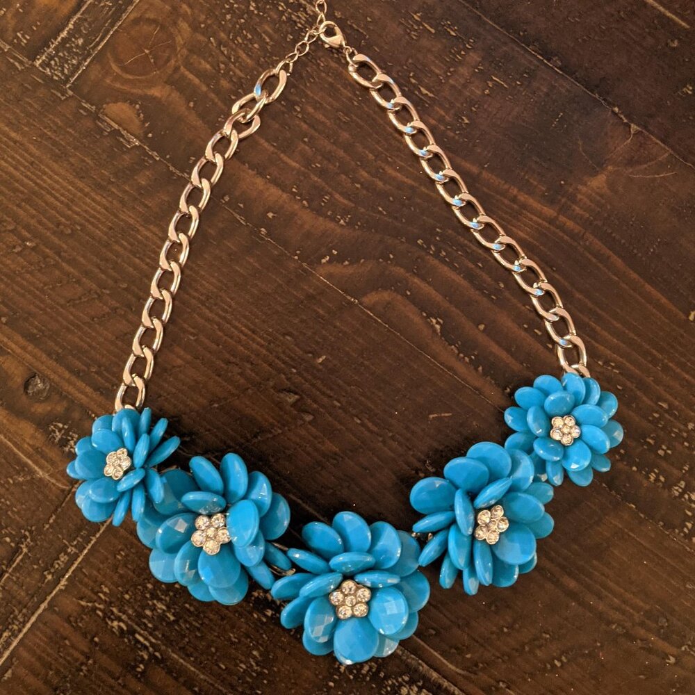 Blue Resin Flower Statement Necklace Chunky Gold Tone Chain Rhinestone Glam